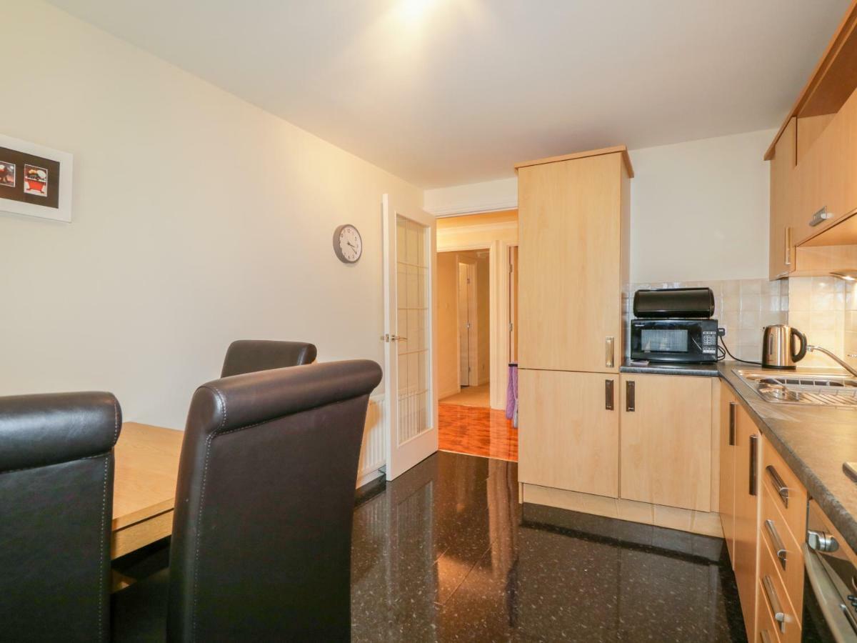 7 Riverside Gardens *
