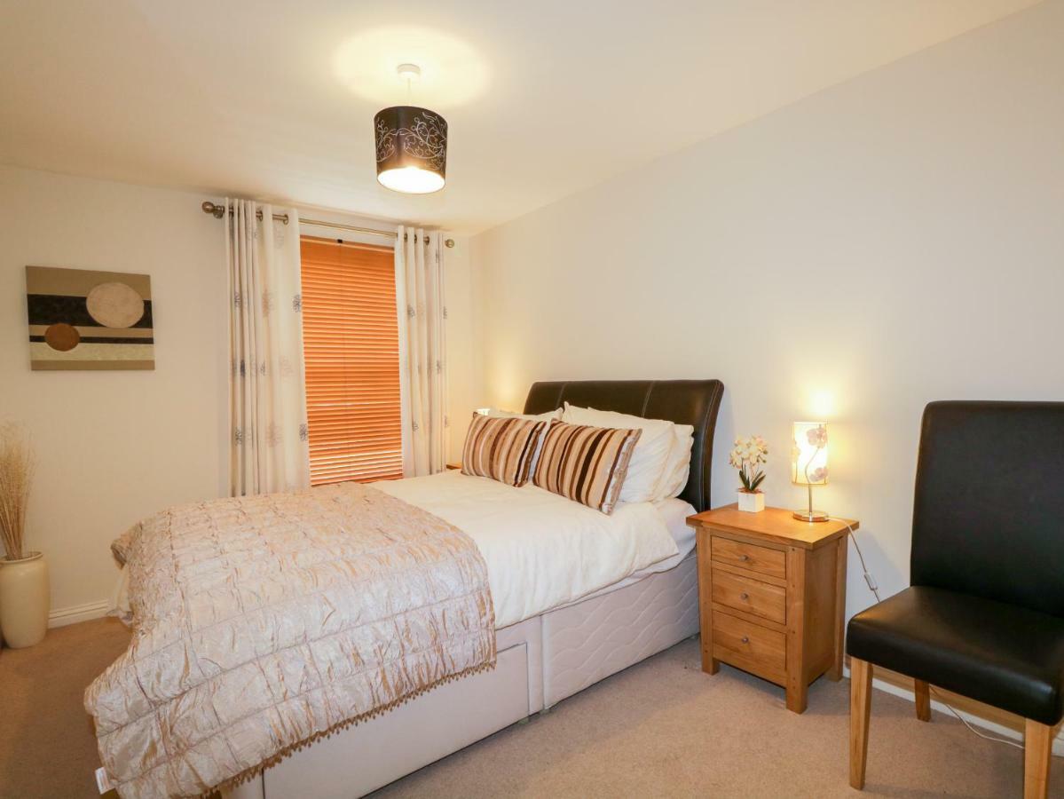 7 Riverside Gardens Apartment *