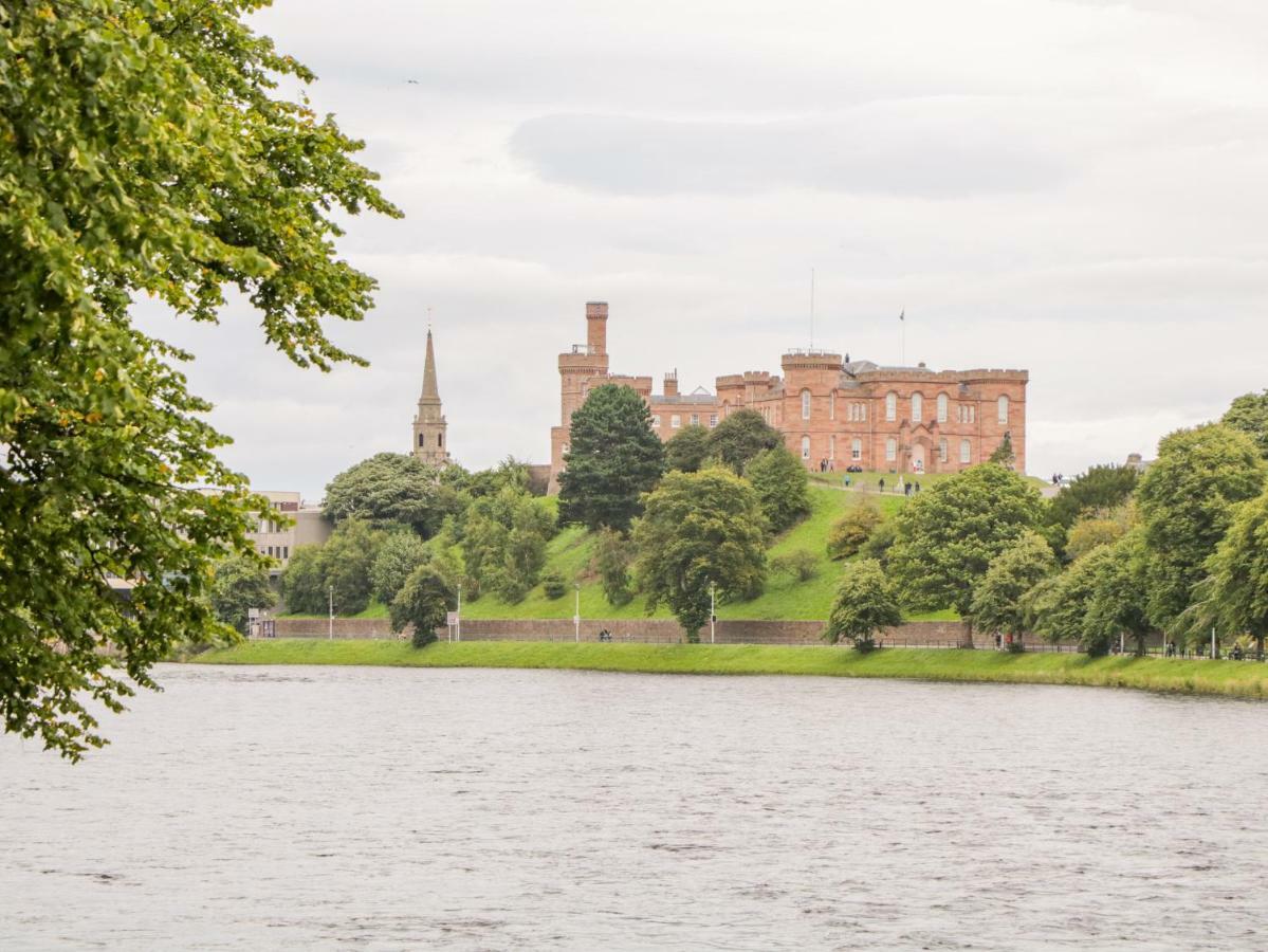 7 Riverside Gardens Apartment