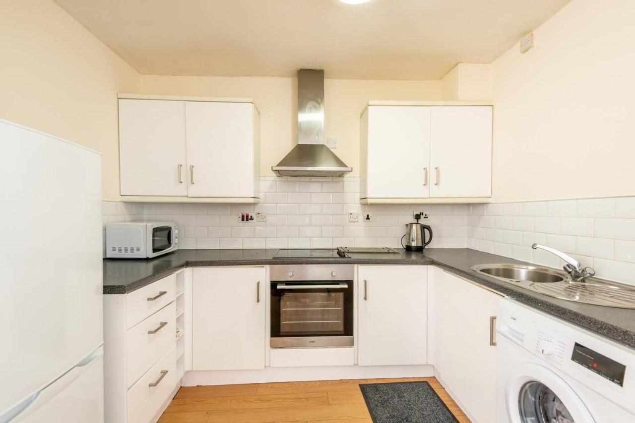 Centre 2 Bed - Baron Taylor Street Apartment *