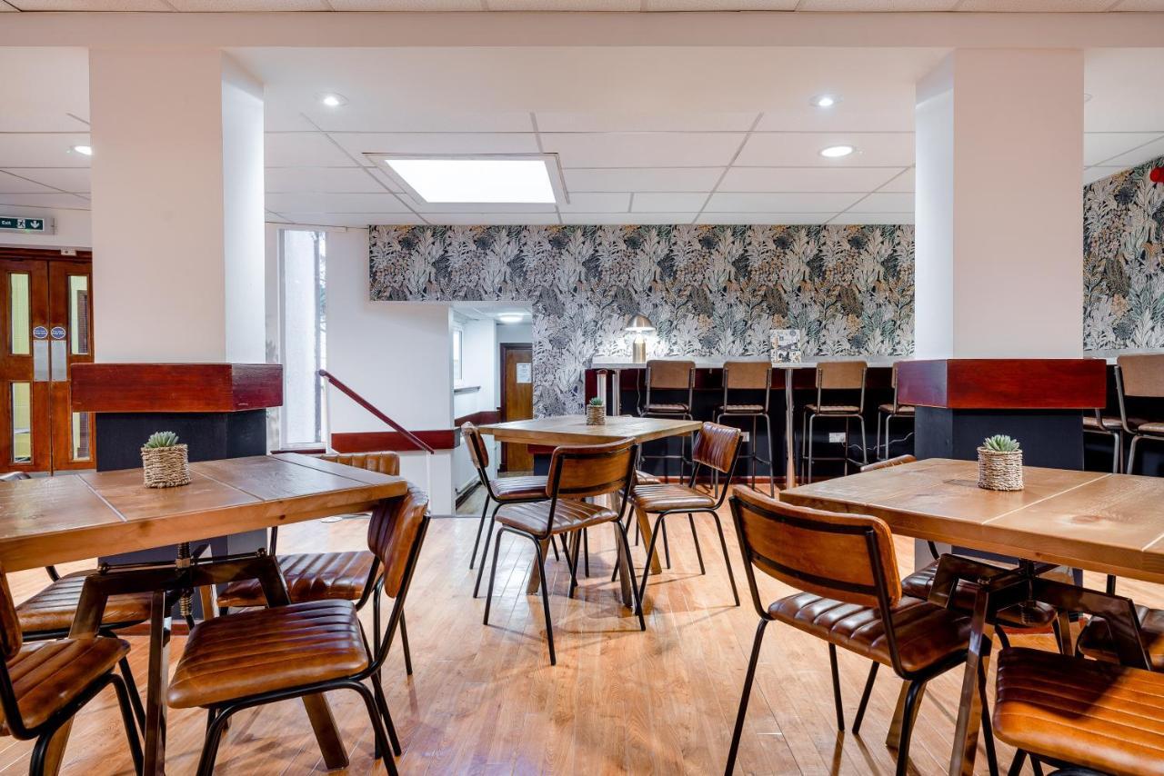 Youth Hostel *