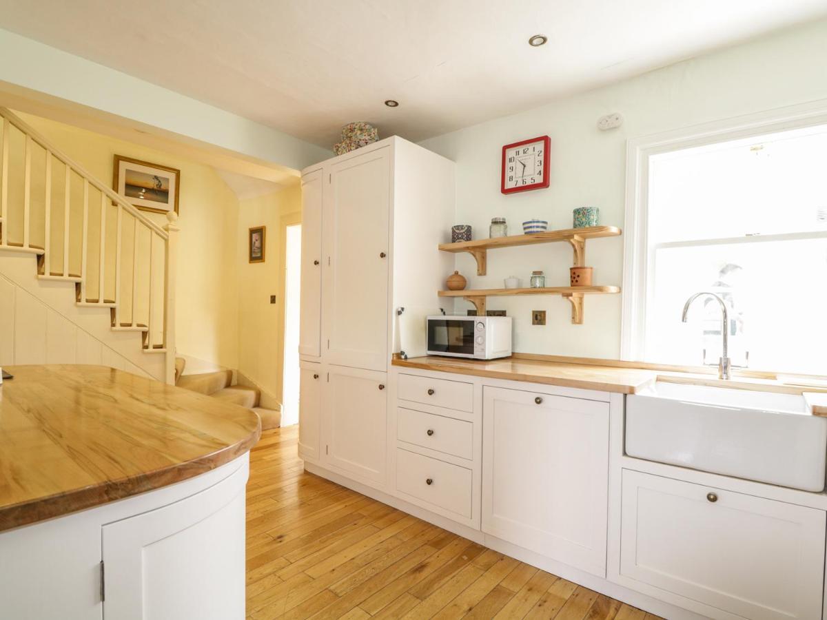 10 Douglas Row Holiday home *