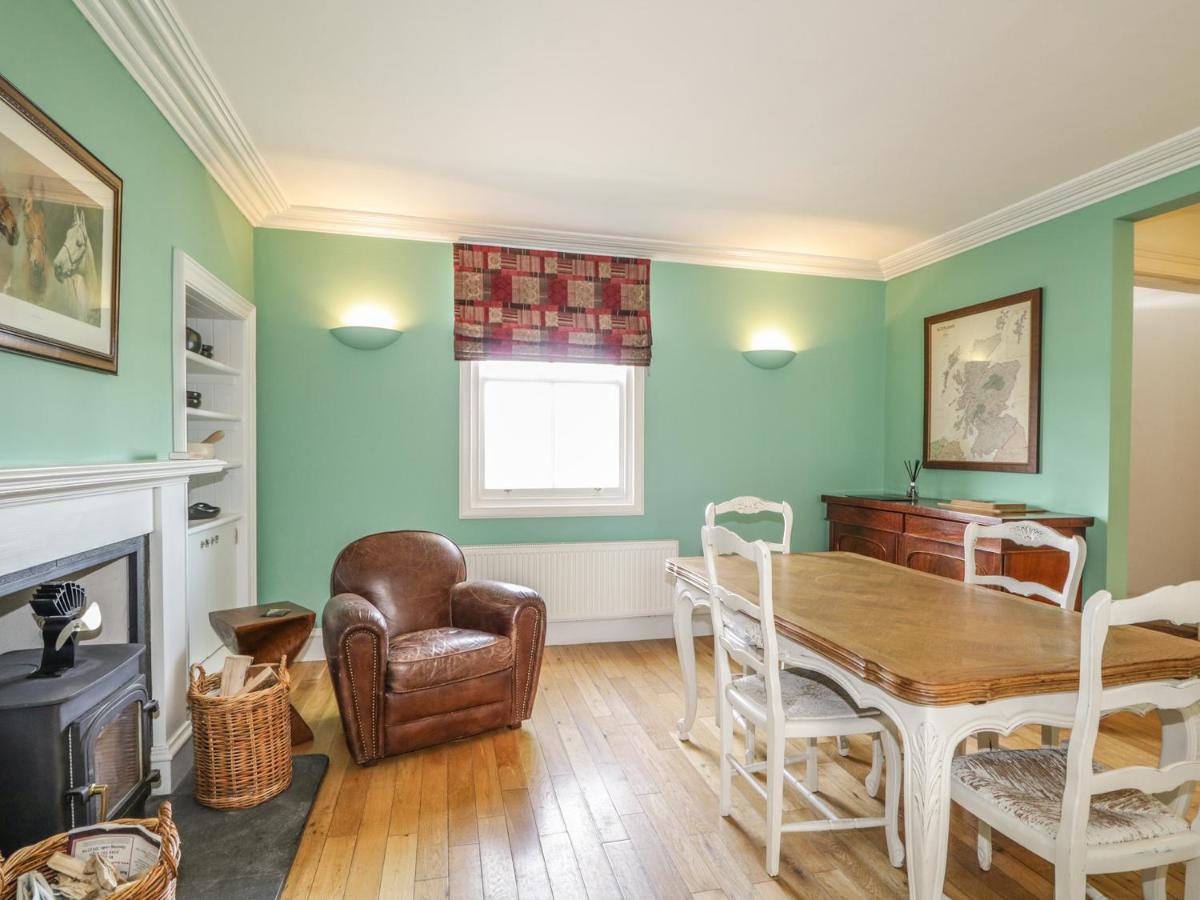 10 Douglas Row * Inverness