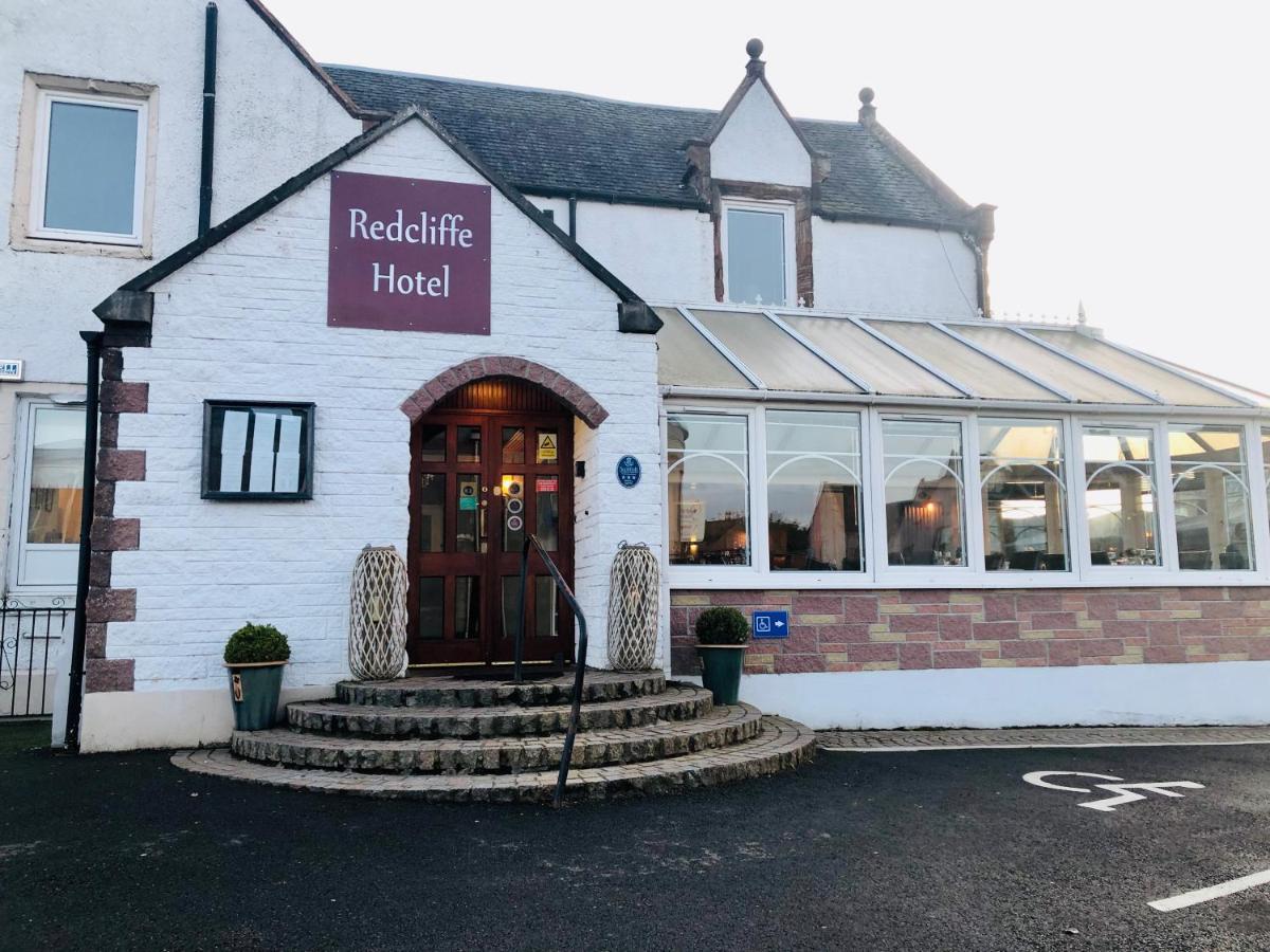 Redcliffe 3*