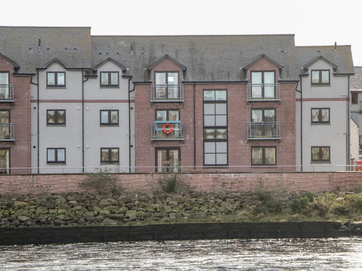 Riverview Apartment *